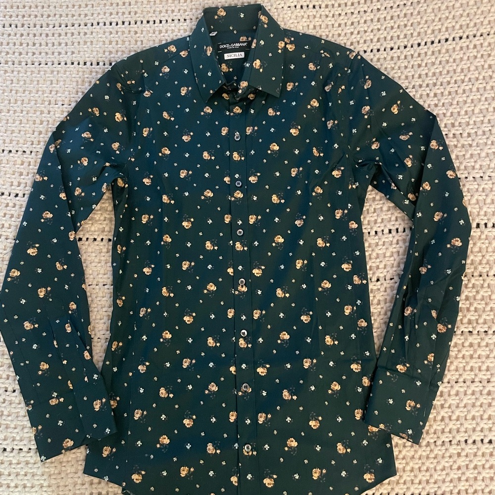 Dolce & Gabbana new (no tags) slim fit dress shirt. Size Small (15 / 38)